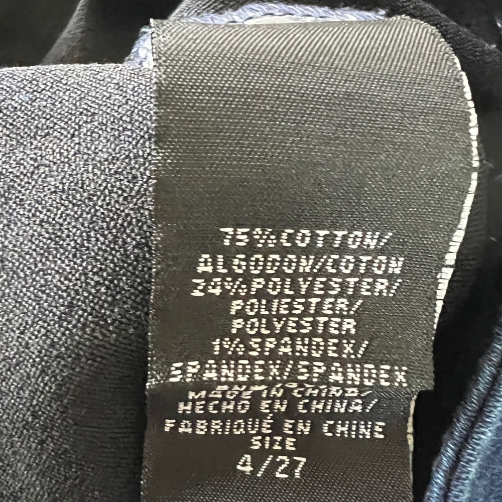 1822 Denim Shorts worn once. Like new. Super soft stretch 3 inch inseem (approx) - Picture 4 of 5